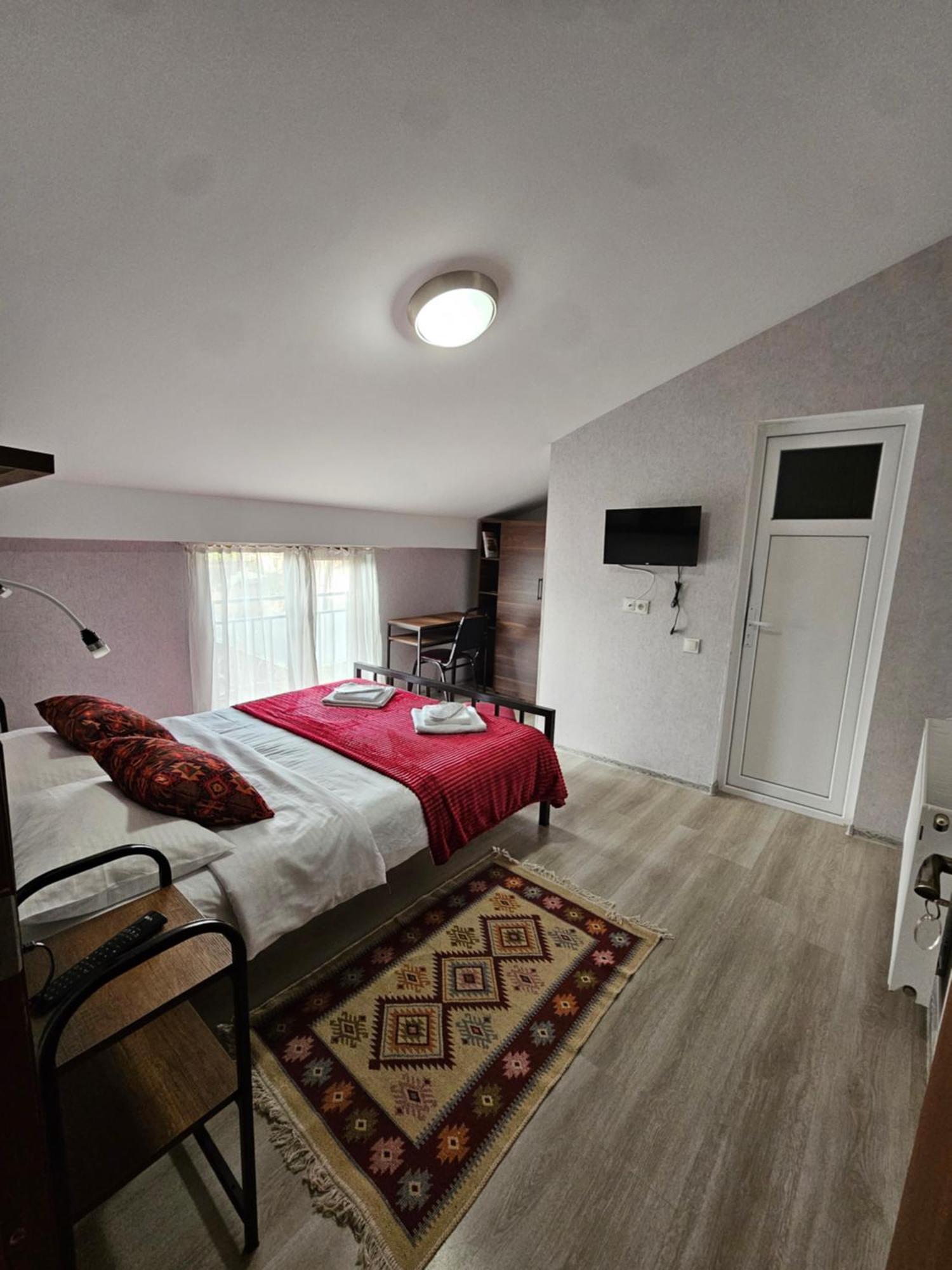 Hotel Tradicia Тбилиси Экстерьер фото